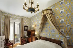 Photo de l'intérieur d'une chambre de l'hôtel de l'Abeille d'Orléans