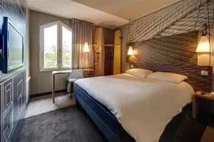 Photo de l'intérieur d'une chambre de l'hôtel Ibis Centre Gare d'Orléans