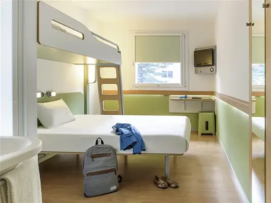 Photo de l'intérieur d'une chambre de Hôtel Ibis Budget Orléans Sud