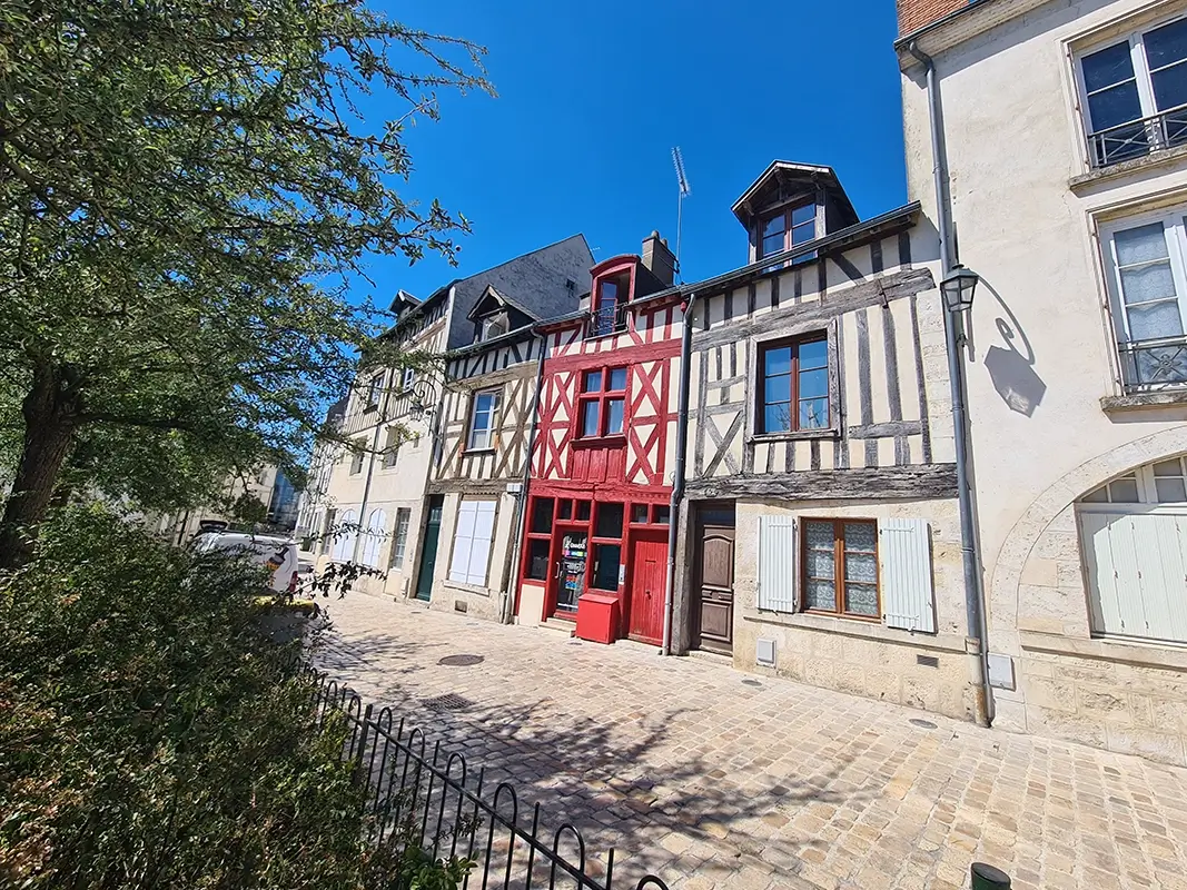 Vue de façades de maison à colombages à Orléans