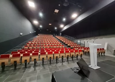 Vue de l'intérieur de la sale de conférence de l'espace Saint-Euverte d'Orléans